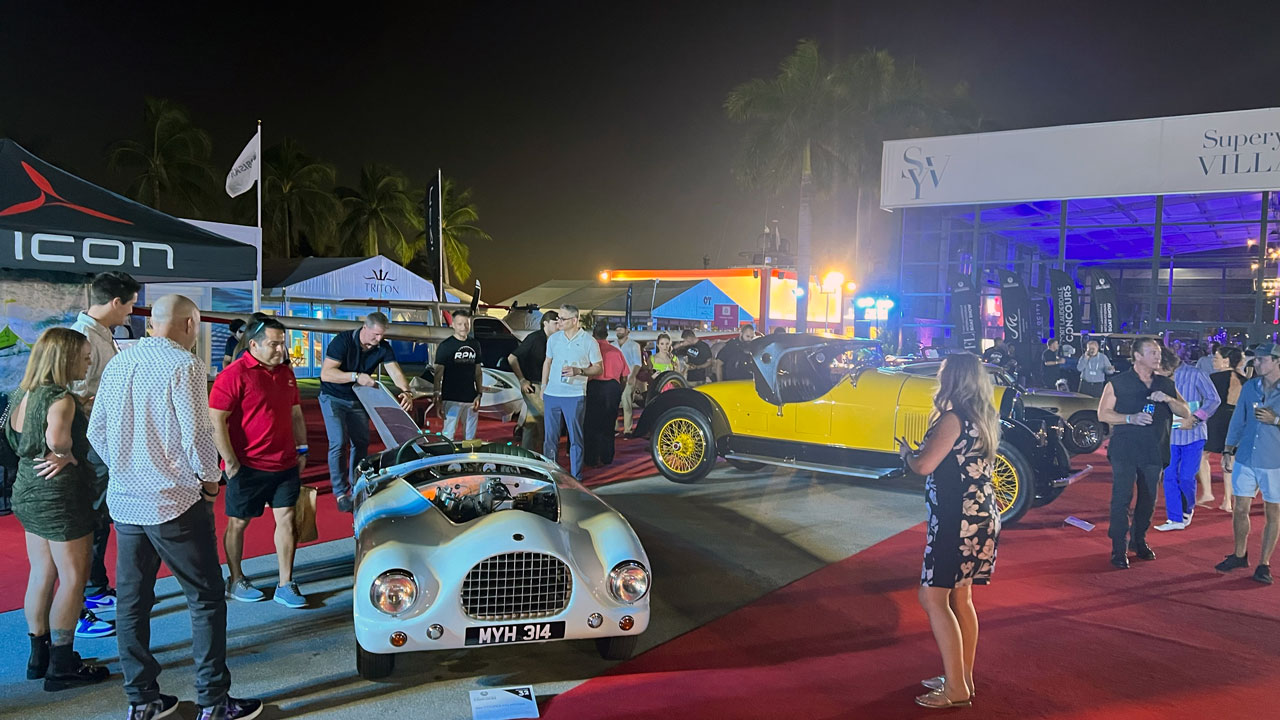 Meet Up with Team ICON at Captain’s and Cocktails in Fort Lauderdale